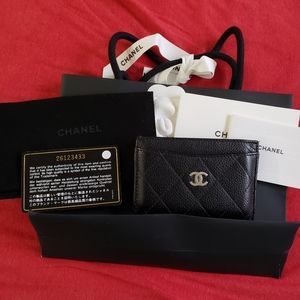 Chanel caviar card holder